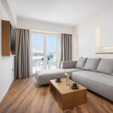 Apartahotel Junior