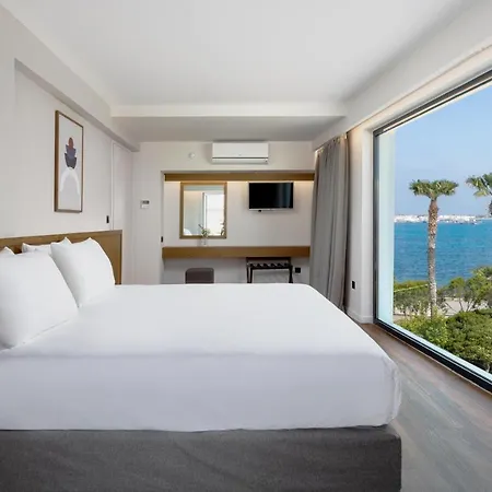 Apartahotel Junior 4*