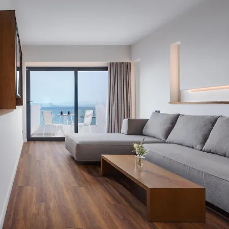 Apartahotel Junior 4*