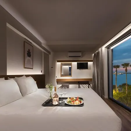 Lägenhetshotell Divine & 4*