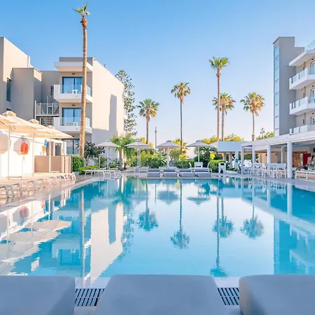 Lägenhetshotell Divine & 4*