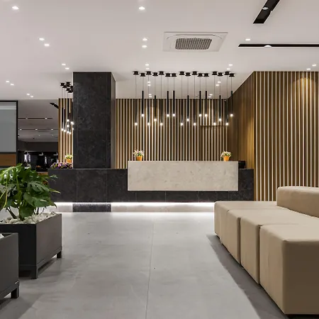 Apartahotel Divine Hotel&suites 4*