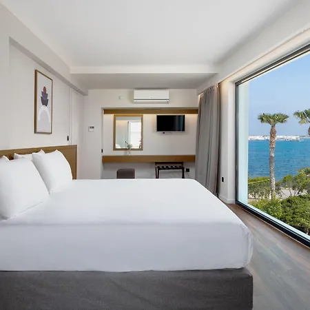 Apartahotel Divine Hotel&suites 4*