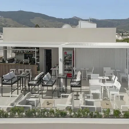 Aparthotel Divine & 4*