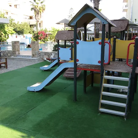 Aparthotel Divine & 4*